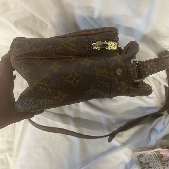 Louis Vuitton Cartochier Crossbody - Picture 9 of 10